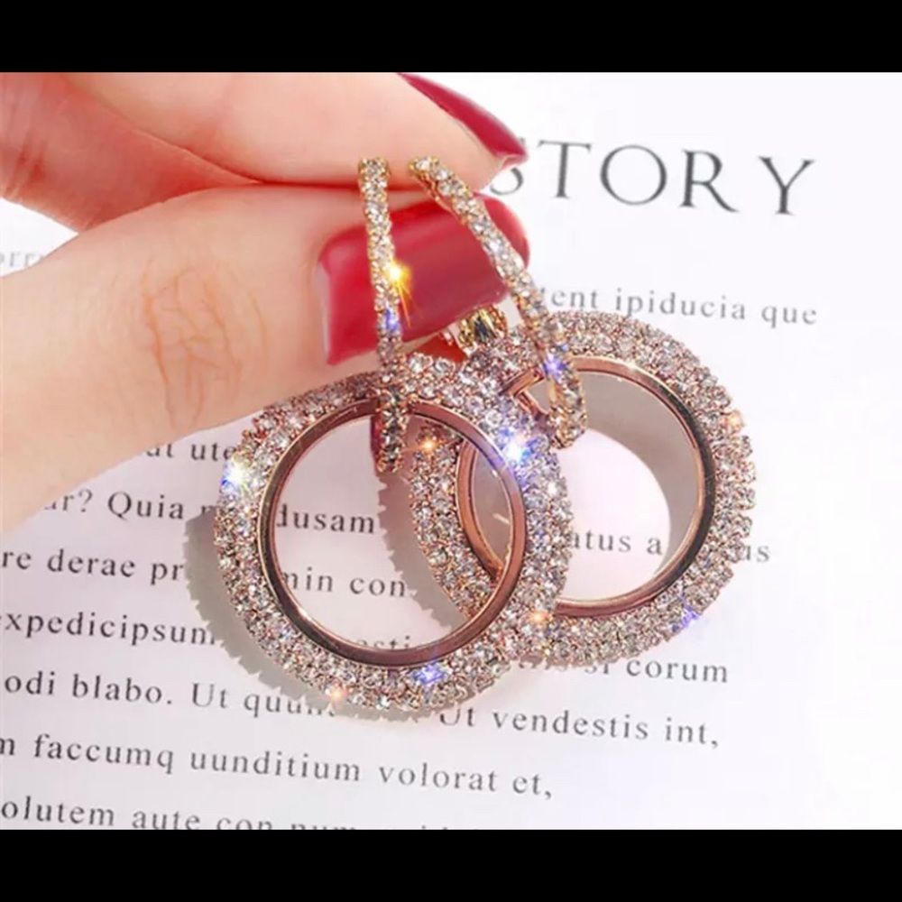 Round dangle earrings